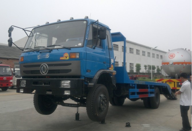 帶液壓前頂裝置的平板運(yùn)輸車