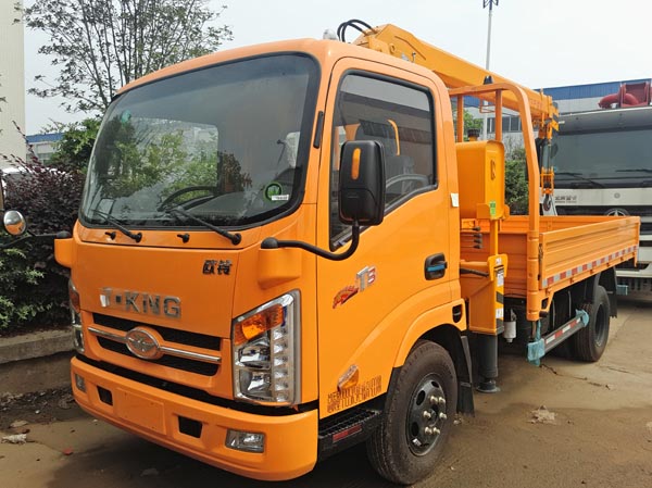 藍(lán)牌唐駿騰宇3.5噸隨車吊