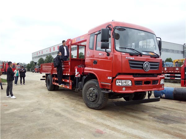 東風(fēng)御虎長(zhǎng)興5噸隨車吊