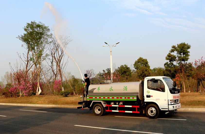 熱銷(xiāo)5噸東風(fēng)環(huán)衛(wèi)灑水車(chē)